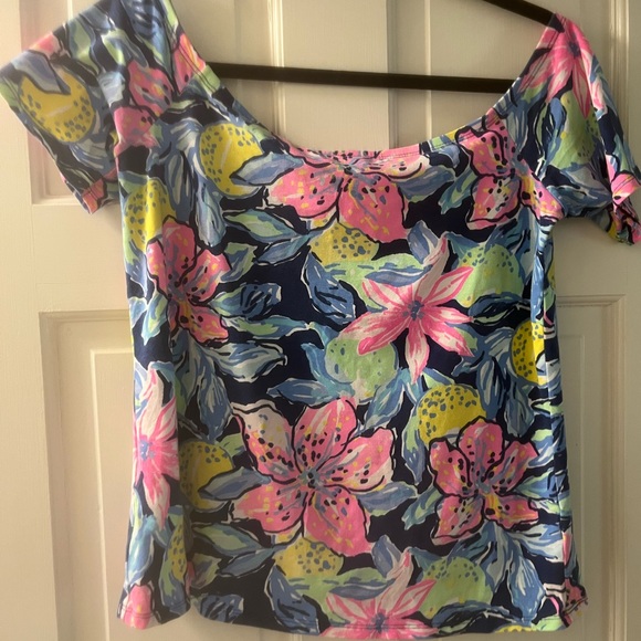 Lilly Pulitzer Tops - Lily Pulitzer off the shoulder tee, size L , perfect summer top.